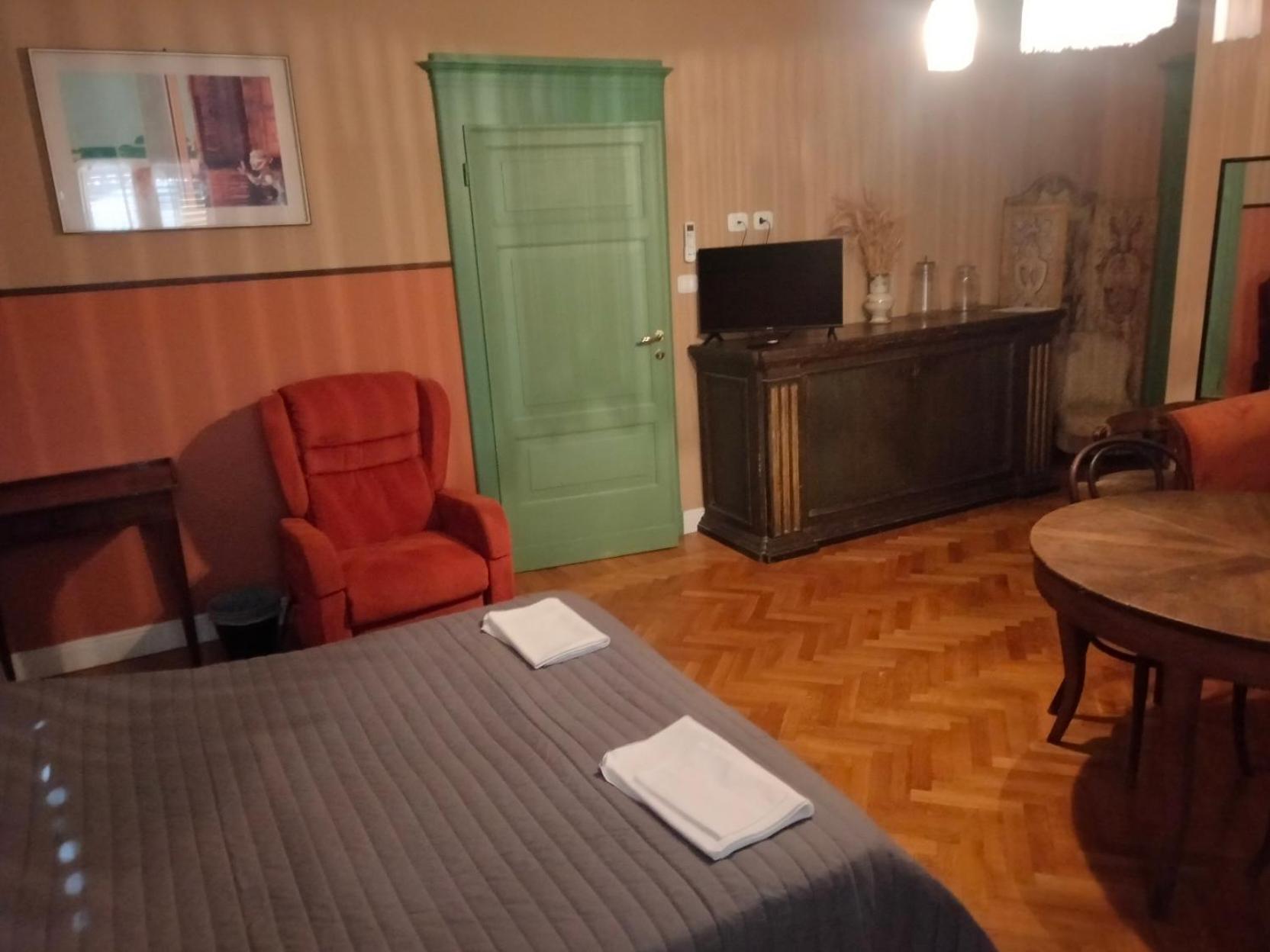 San Petronio Room And Suite Rooms - By Bolognacentro Luxuryh Экстерьер фото